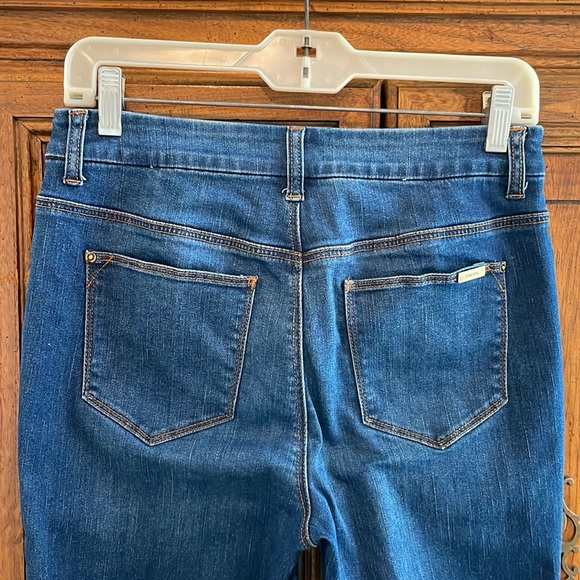 Chico's So Slimming Girlfriend Ankle Jean with lace detail at cuff - size 6 - Picture 6 of 7